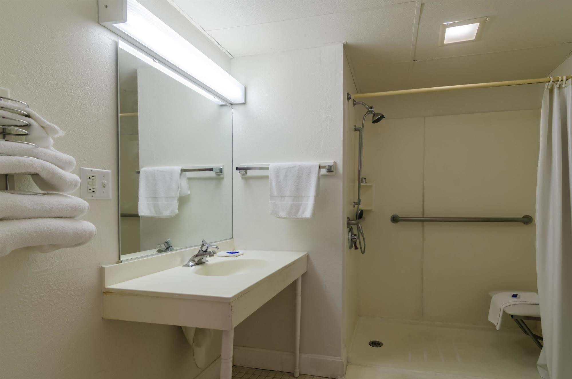 Rodeway Inn Emporia Eksteriør billede